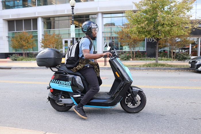 Tamil Nadu to subsidise Rs 20,000 for buying e-scooters for some gig workers