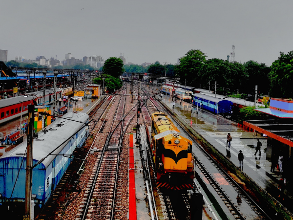 One in Four Trains Could Run on Direct Supply from Solar Panels to Curb Emissions: Report
