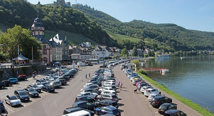 Parked Vehicles Significantly Intensify Urban Warming: Report