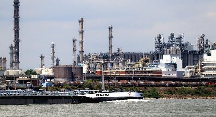 Russian Oil Imports to Rise in September as India Defies US Punitive Tariffs