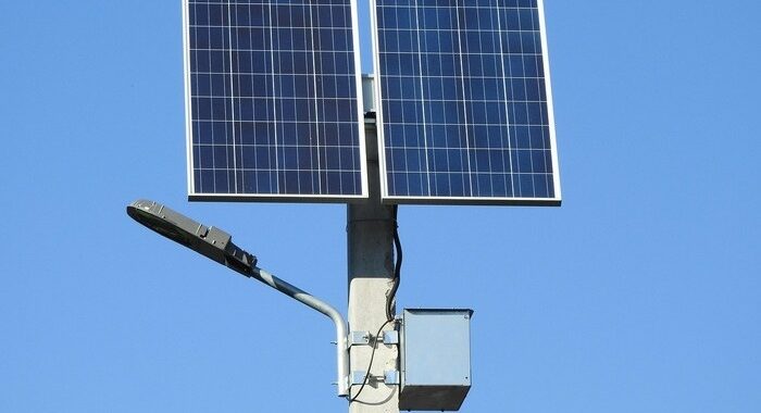 Rapid energy storage expansion can save Indian consumers ₹60,000 crore annually in power costs: Study
